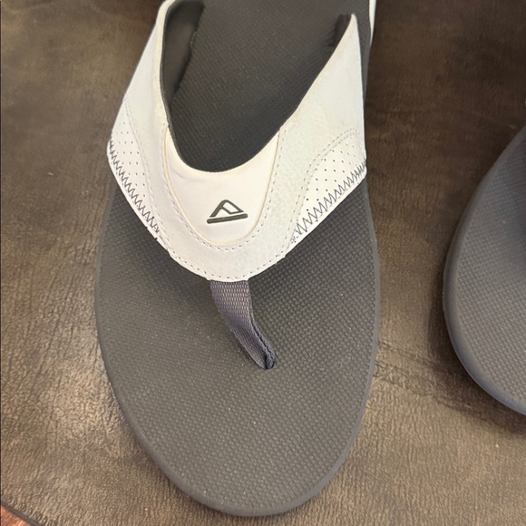 Reef NWOT white flip flops main image 7